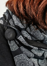 Lade das Bild in den Galerie-Viewer, Loop Mandala schwarz weiß