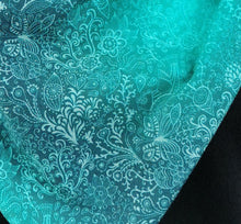 Lade das Bild in den Galerie-Viewer, Loop "Jotun" grün mit Knopf und Farbverlauf