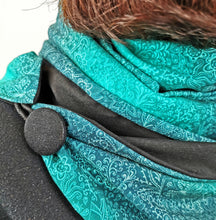 Lade das Bild in den Galerie-Viewer, Loop "Jotun" grün mit Knopf und Farbverlauf