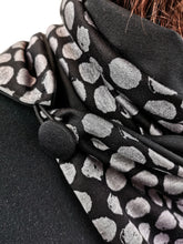 Lade das Bild in den Galerie-Viewer, Loop Knopf silbergrau schwarz Romanit