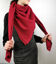 Lade das Bild in den Galerie-Viewer, Tuch XXL bordeaux Waffeljersey Dreieckstuch Mehrzwecktuch