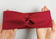 Lade das Bild in den Galerie-Viewer, Haarband mit Knoten Waffeljersey bordeaux