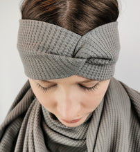 Lade das Bild in den Galerie-Viewer, Haarband mit Knoten Waffeljersey grau