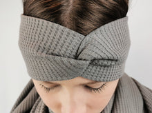 Lade das Bild in den Galerie-Viewer, Haarband mit Knoten Waffeljersey grau
