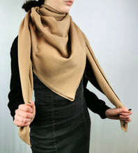 Lade das Bild in den Galerie-Viewer, Tuch XXL milchkaffeebraun Waffeljersey Dreieckstuch Mehrzwecktuch
