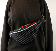 Lade das Bild in den Galerie-Viewer, Cross bag Kirschen Bauchtasche Hip bag