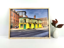 Lade das Bild in den Galerie-Viewer, Bild "One Night in Manchester" Bar Rahmen Poster 30x40 Pub Kneipe