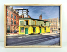 Lade das Bild in den Galerie-Viewer, Bild "One Night in Manchester" Bar Rahmen Poster 30x40 Pub Kneipe