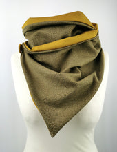 Lade das Bild in den Galerie-Viewer, Loop mit Knopf bronze Fischgrat edel
