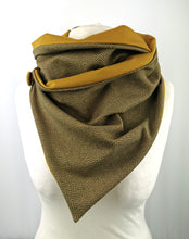 Lade das Bild in den Galerie-Viewer, Loop mit Knopf bronze Fischgrat edel