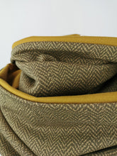 Lade das Bild in den Galerie-Viewer, Loop rund Jersey bronze Fischgrat edel