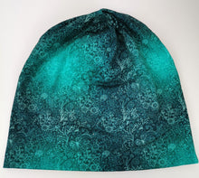 Lade das Bild in den Galerie-Viewer, Beanie "Jotun" aus Jersey Damen dunkelgrün petrol Batik
