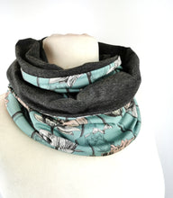 Lade das Bild in den Galerie-Viewer, Loop rund Jersey Bambus mintgrün Blumen leichter Loop für Damen