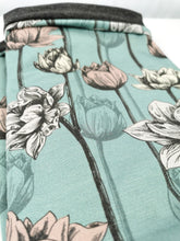 Lade das Bild in den Galerie-Viewer, Loop rund Jersey Bambus mintgrün Blumen leichter Loop für Damen
