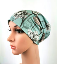 Lade das Bild in den Galerie-Viewer, Beanie Damen Jersey Bambus mintgrün Blumen Pastellfarben