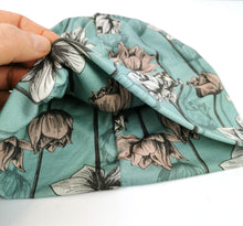 Lade das Bild in den Galerie-Viewer, Beanie Damen Jersey Bambus mintgrün Blumen Pastellfarben