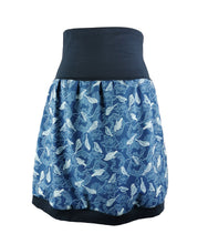 Lade das Bild in den Galerie-Viewer, Rock "Fjar" - Damenrock aus Jersey mit  Vögeln, blau knielang klappbarer Bund