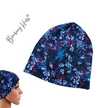 Lade das Bild in den Galerie-Viewer, Beanie &quot;Blue Meadow&quot; für Damen aus blauem Jersey mit Naturmotiv
