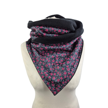 Lade das Bild in den Galerie-Viewer, Winterloop Fleece TRACHTEN Anthrazit Rosa – warmer Fleeceloop mit kleinen Röschen
