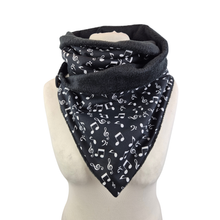 Lade das Bild in den Galerie-Viewer, Winterloop Fleece NOTEN Schwarz – warmer Fleeceloop mit Noten &amp; Notenschlüsseln
