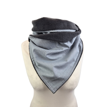 Lade das Bild in den Galerie-Viewer, Winterloop Fleece MINI DOTS Hellgrau – warmer Fleeceloop mit Punkten
