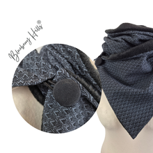 Lade das Bild in den Galerie-Viewer, Winterloop Fleece schwarz grau edel – warmer Unisex Fleeceloop mit grafischem Muster
