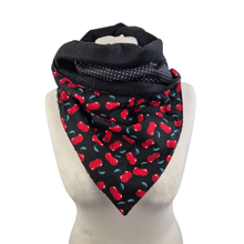 Lade das Bild in den Galerie-Viewer, Winterloop Fleece KIRSCHEN &amp; MINI DOTS – warmer Fleeceloop mit zwei Designs
