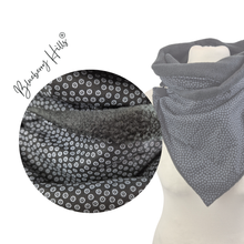 Lade das Bild in den Galerie-Viewer, Winterloop Fleece TUSENFRYD schwarz – warmer Fleeceloop mit feinem Muster
