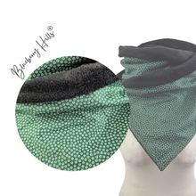 Lade das Bild in den Galerie-Viewer, Winterloop Fleece TUSENFRYD Dunkelgrün – warmer Fleeceloop mit feinem Muster
