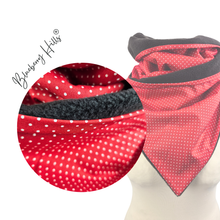 Lade das Bild in den Galerie-Viewer, Winterloop Fleece Rot mit weißen Punkten – warmer Loop mit anthrazitfarbenem Fleece
