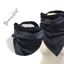 Lade das Bild in den Galerie-Viewer, Winterloop Fleece MINI DOTS Schwarz – warmer Fleeceloop mit weißen Punkten
