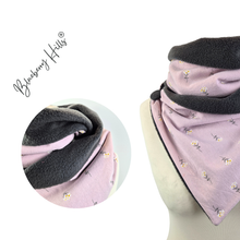 Lade das Bild in den Galerie-Viewer, Winterloop Fleece BLÜMCHEN altrosa – warmer Fleeceloop mit kleinen Blumen

