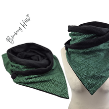 Lade das Bild in den Galerie-Viewer, Winterloop Fleece TUSENFRYD Dunkelgrün – warmer Fleeceloop mit feinem Muster
