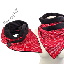 Lade das Bild in den Galerie-Viewer, Winterloop Fleece STERNE Rot – warmer Fleeceloop mit weißen Sternchen
