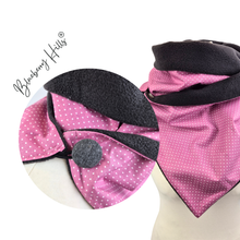 Lade das Bild in den Galerie-Viewer, Winterloop Fleece MINIDOTS altrosa – warmer Fleeceloop mit weißen Punkten
