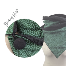 Lade das Bild in den Galerie-Viewer, Winterloop Fleece TUSENFRYD Dunkelgrün – warmer Fleeceloop mit feinem Muster
