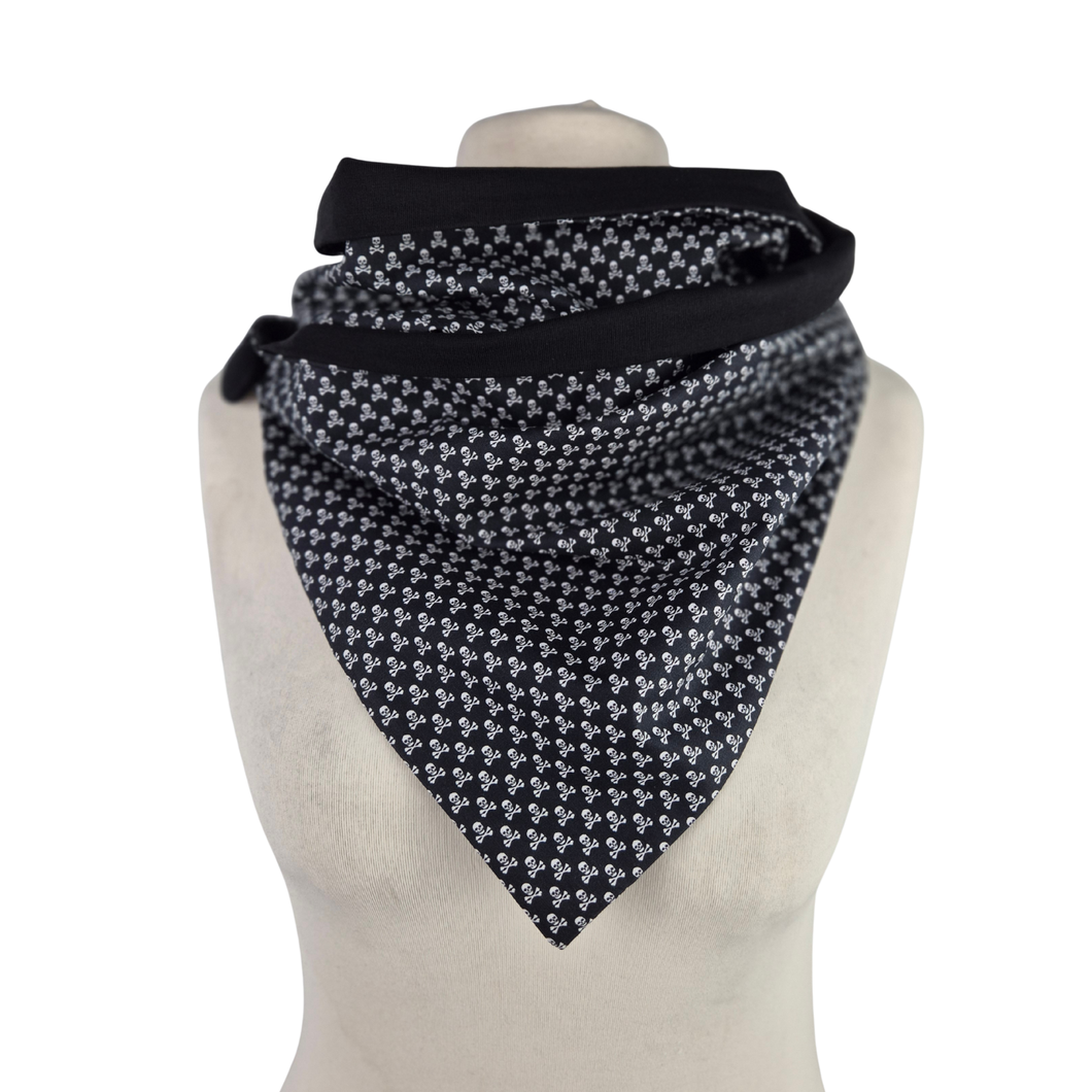 Loop „Nox“  mit Totenköpfen und Knopf aus Baumwolle schwarz weiß Rockabilly Totenkopf