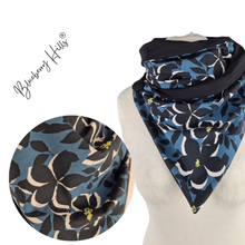 Lade das Bild in den Galerie-Viewer, Loop „Flom“ – handgemachter Wickelschal mit Knopf aus Jersey
