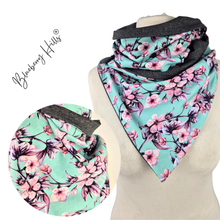 Lade das Bild in den Galerie-Viewer, Loop &quot;Hanami&quot; Kirschblüte Blüten Obstblüten pastell mit Knopf Wickelloop mintgrün Wickelschal
