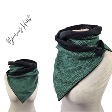 Lade das Bild in den Galerie-Viewer, Winterloop Fleece TUSENFRYD Dunkelgrün – warmer Fleeceloop mit feinem Muster
