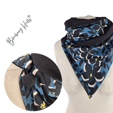 Lade das Bild in den Galerie-Viewer, Loop „Flom“ – handgemachter Wickelschal mit Knopf aus Jersey
