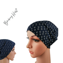 Lade das Bild in den Galerie-Viewer, Beanie &quot;Skagen&quot; für Damen aus blauem Jersey mit Ankern
