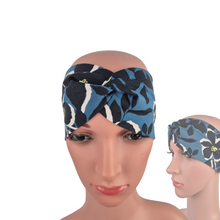 Lade das Bild in den Galerie-Viewer, Haarband &quot;Flom&quot; handgemacht aus Baumwolljersey – blaues Damen Kopfband mit Blumenmuster
