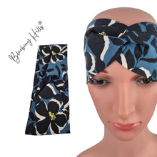 Lade das Bild in den Galerie-Viewer, Haarband &quot;Flom&quot; handgemacht aus Baumwolljersey – blaues Damen Kopfband mit Blumenmuster
