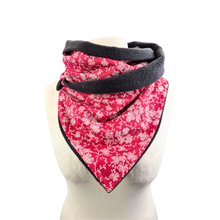 Lade das Bild in den Galerie-Viewer, Winterloop Fleece RANKEN Rot – warmer Fleeceloop Rot Grau mit Blumenranken
