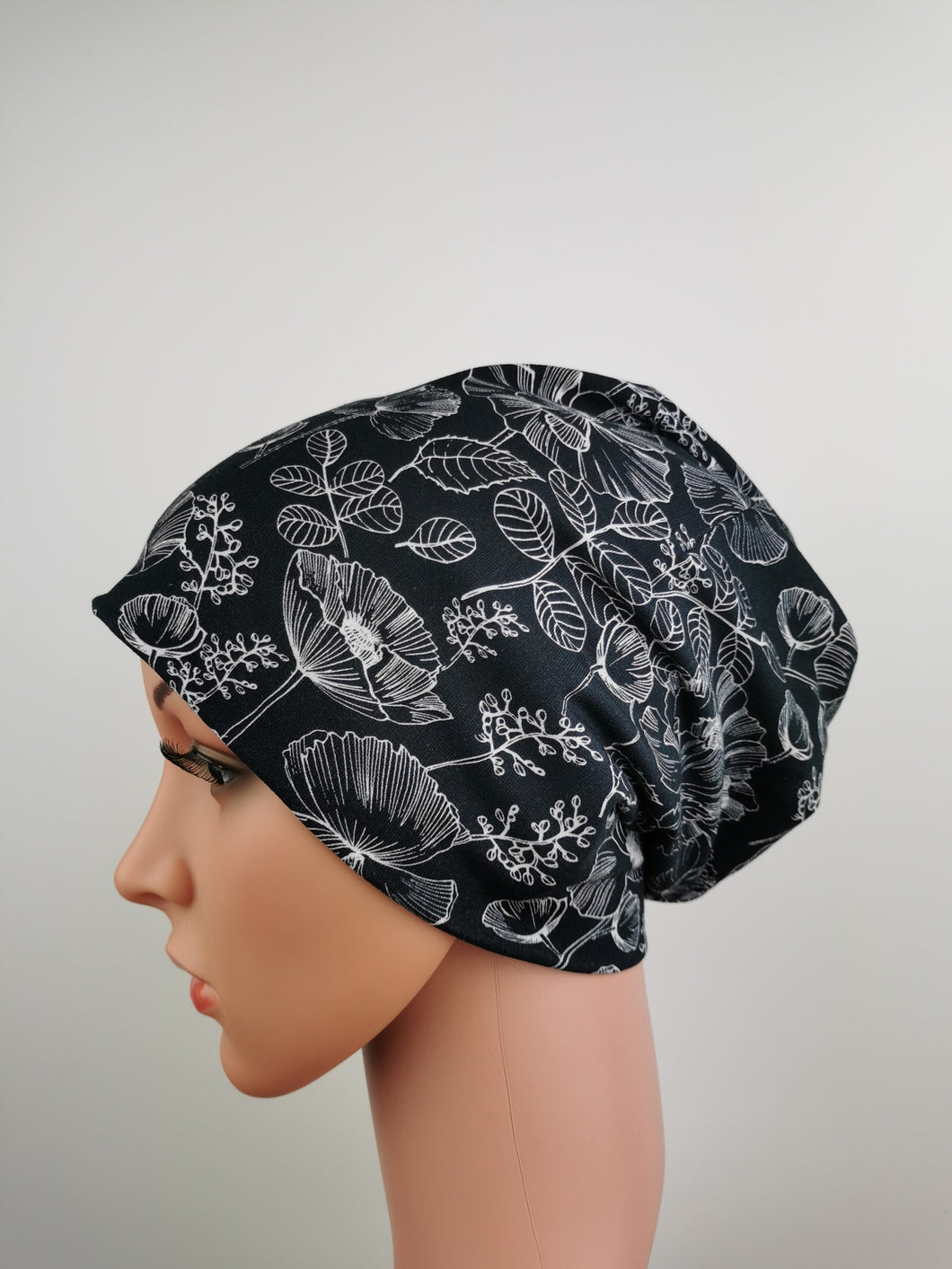 Beanie Damen schwarz weiß Jersey Blumen